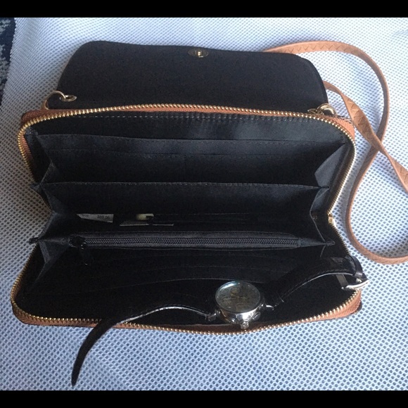 BRAND NEW PURSE FROM U.S.POLO ASSN OS - Picture 3 of 4